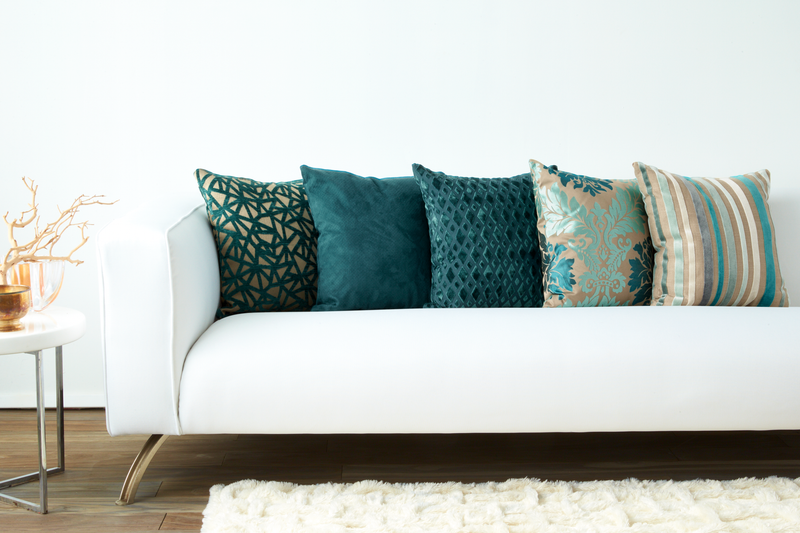 Throw pillows for teal couch hotsell